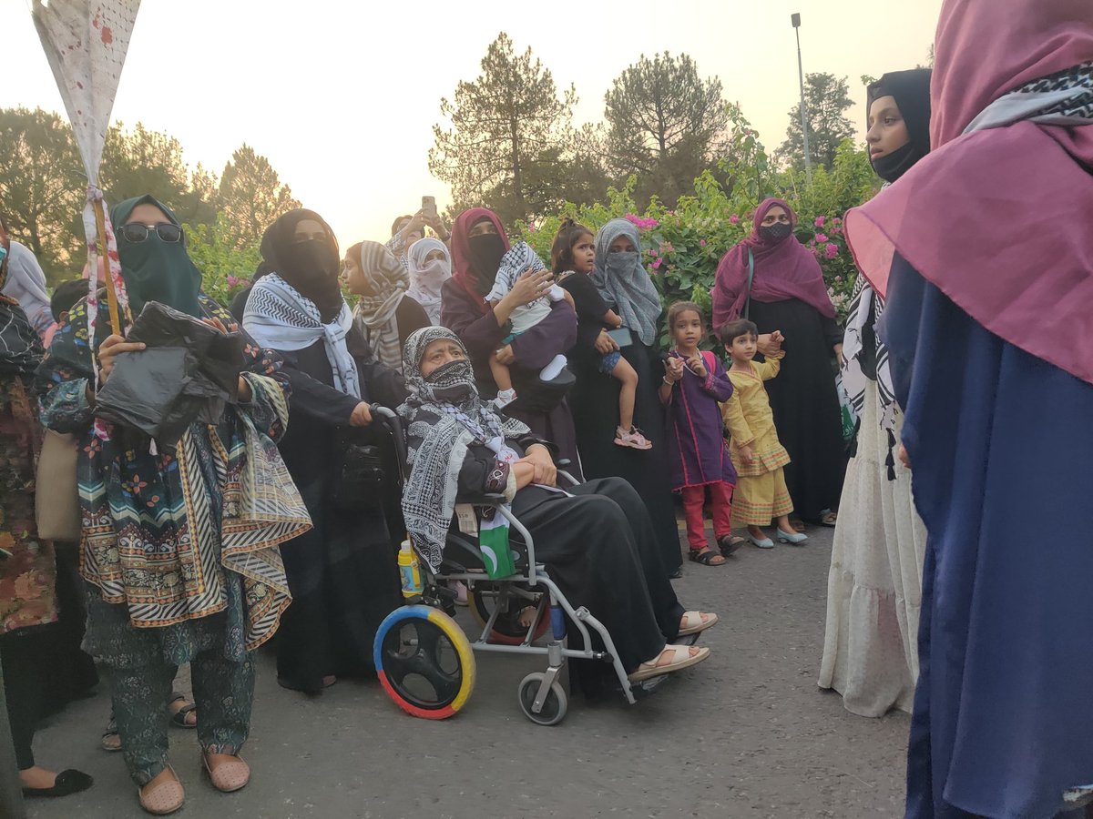 AyeshaA_Q's tweet image. اس جذبے کو کوئی شکست نہیں دے سکتا۔

What&apos;s your excuse??

#IAmAtDChowkDharna
#ReachDChowkNow