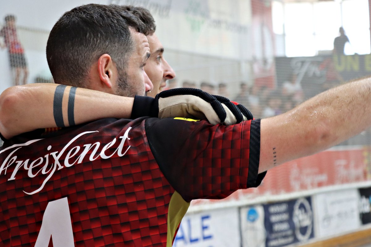 radiosantsa's tweet photo. 📸 La segona victòria del @cenoia en les semifinals dels play-offs #ParlemOKLiga davant el @HockeyClubLiceo (4-2) ens ha regalat moments com aquests! https://t.co/p5C1dGtNb4