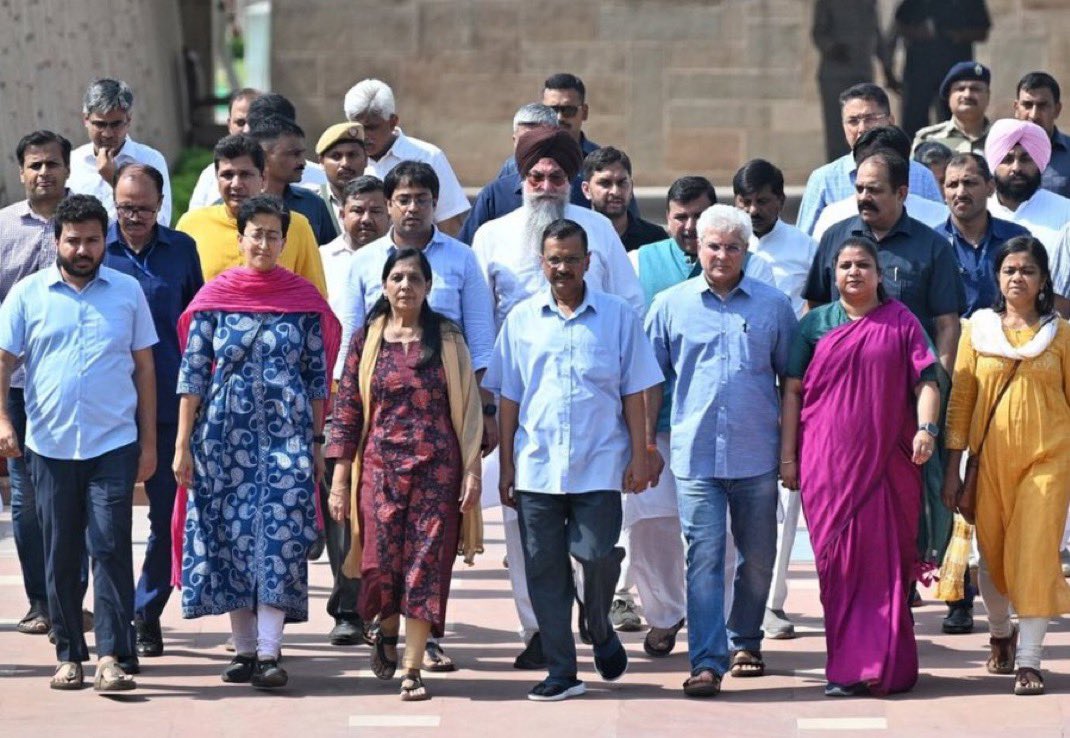 AtishiAAP's tweet photo. झुकेंगे नहीं,
टूटेंगे नहीं,
दबेंगे नहीं,
तानाशाही के ख़िलाफ़ लड़ेंगे और जीतेंगे 💪🏼 https://t.co/iSoDIpBa5i