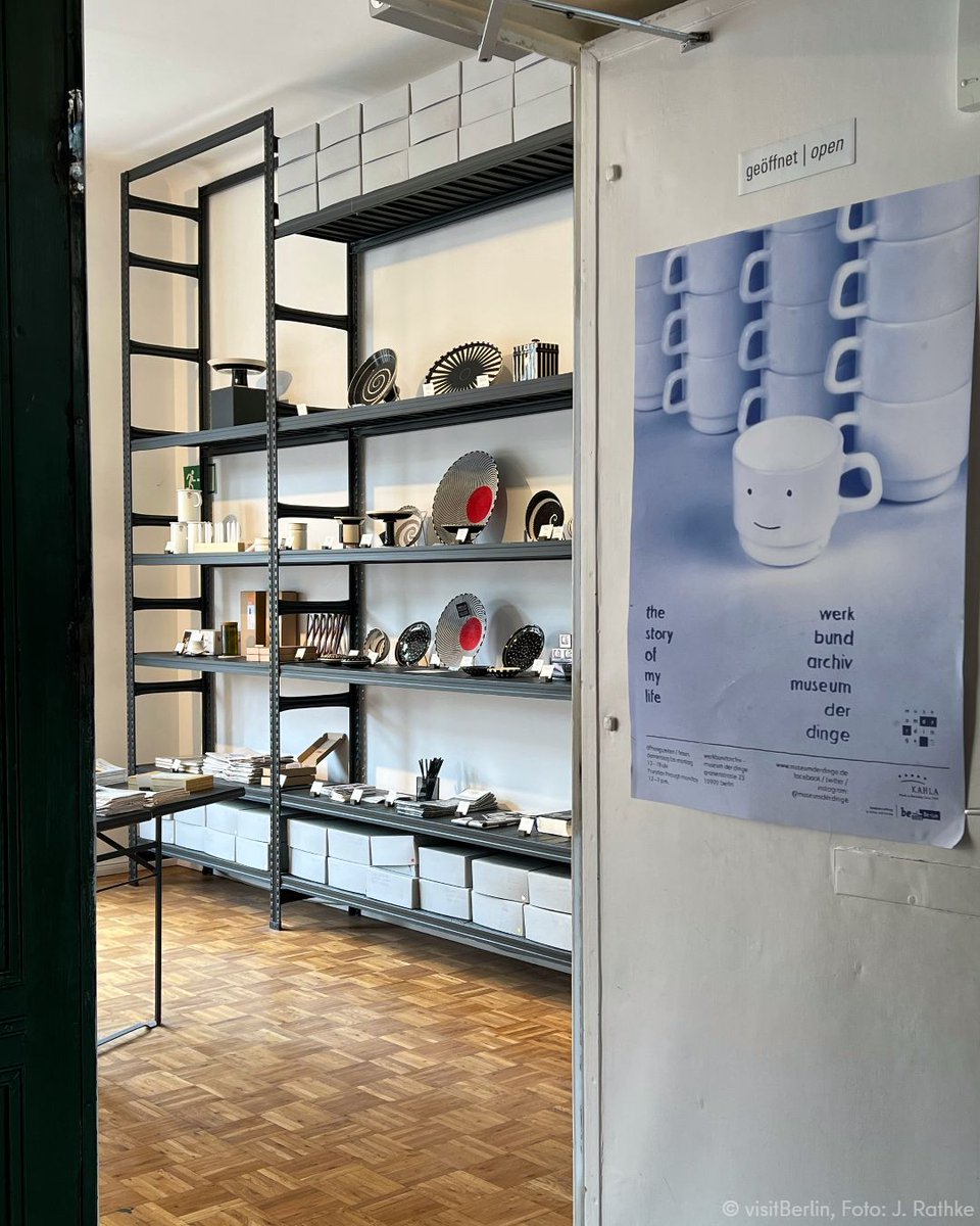 From the purist vase to the kitsch snow globe – the Werkbundarchiv - Museum of Things deals with objects from everyday life and shows a cross-section of the world of everyday things 🍶 📻 ✒️ 

Find more info about the museum and its new location here: 👉 sohub.io/1udy