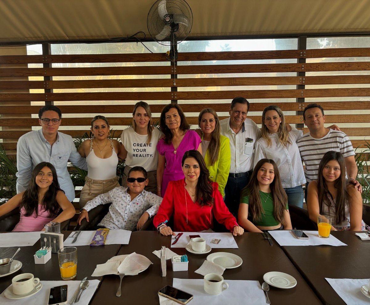 carmina_hr's tweet photo. “Nune aut nunquam“ Ahora es el momento. Estoy orgullosa De de mi hermana Laura, es la revelación política de estas elecciones. Su valentía y pasión por Jalisco son inspiradoras. ¡Ya ganaste, Laura, siempre ha sido tu momento! #lauraharogobernadora #OrgulloDeFamilia #LoveYou https://t.co/kIp4AGKY1G