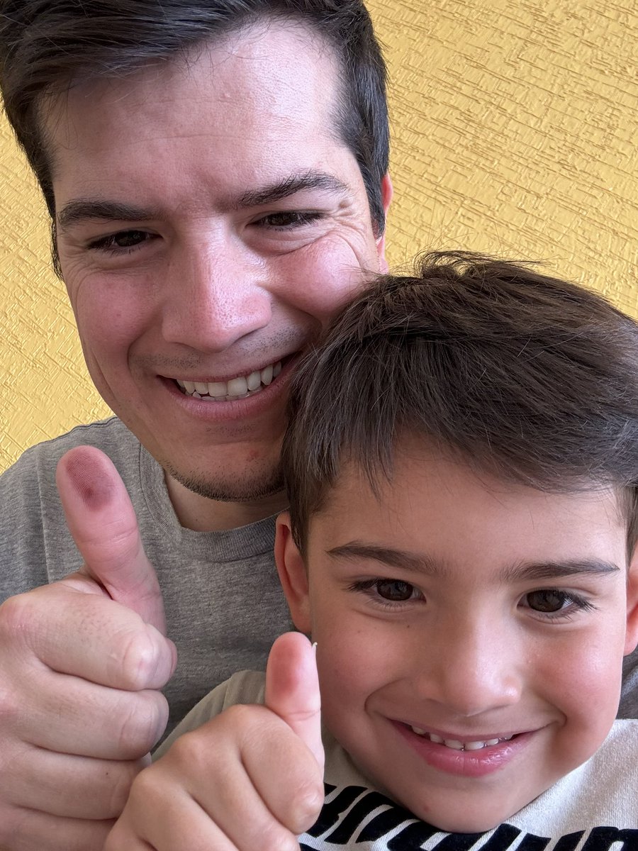 AndresHolguinG's tweet photo. VOTEN! https://t.co/8UncQQjKVy