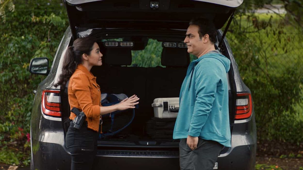 DragonNamedBinx's tweet photo. A show with stellar ratings that also has a female AAPI lead, two more lead AAPI characters, two MENA lead characters, and a lesbian lead couple shouldn't have to work this hard to stay on the air. But that's why we fight, because #RespresentationMatters. 👊🌈#SaveNCISHawaii https://t.co/bGuoG6r7YH