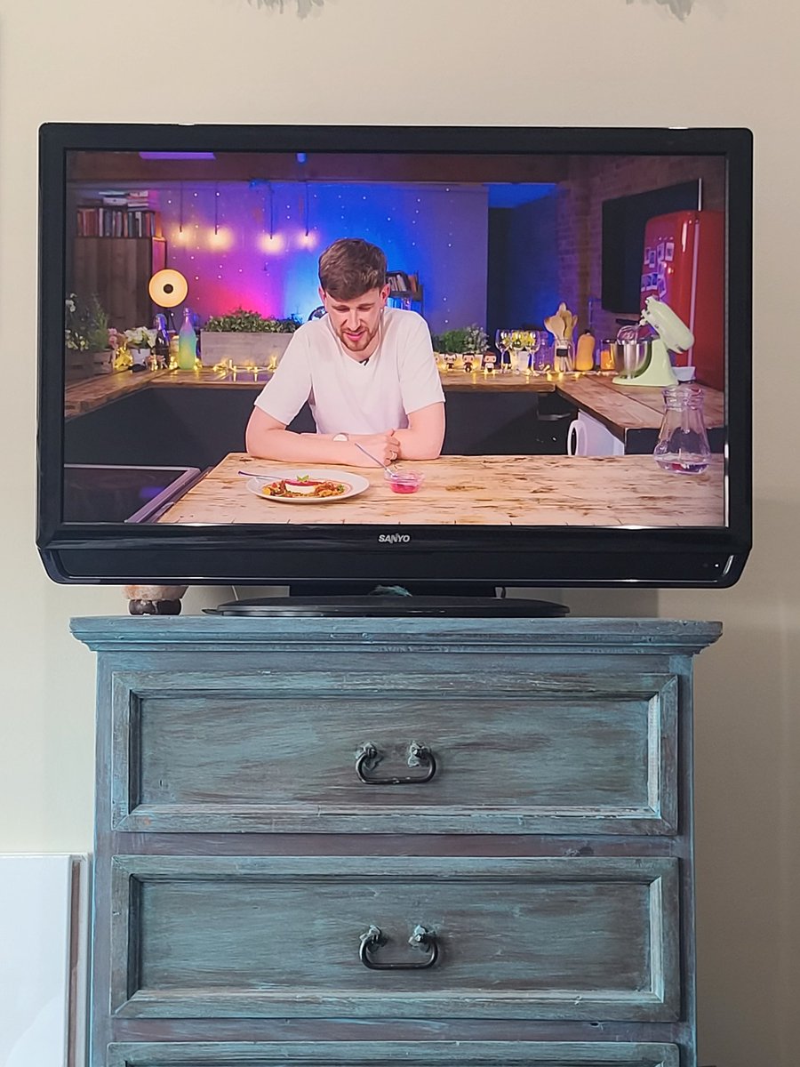 T1ffAny_79's tweet photo. Just watched the Poker Face 'Most Popular' Marathon 🤣🤣🤣 I literally laughed out loud through the whole thing! I'm sorry @sortedfood you guys went through this but damn it's entertaining! 🤣 #Sorted #Marathon #SundayVibes https://t.co/PVqXfTEiYp