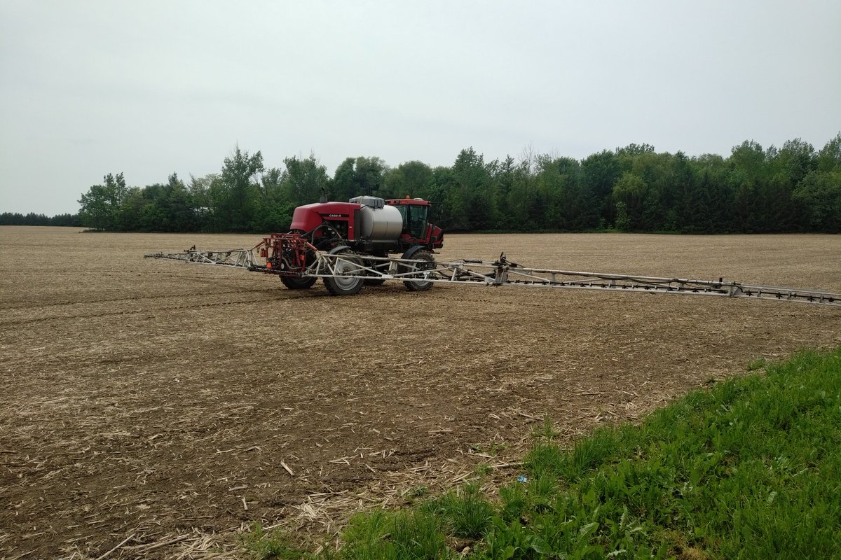 That time of the year hay and spray, just got it done before the rain with a bit of help of <a href="/Steenbergen_Jos/">Jos Steenbergen</a>