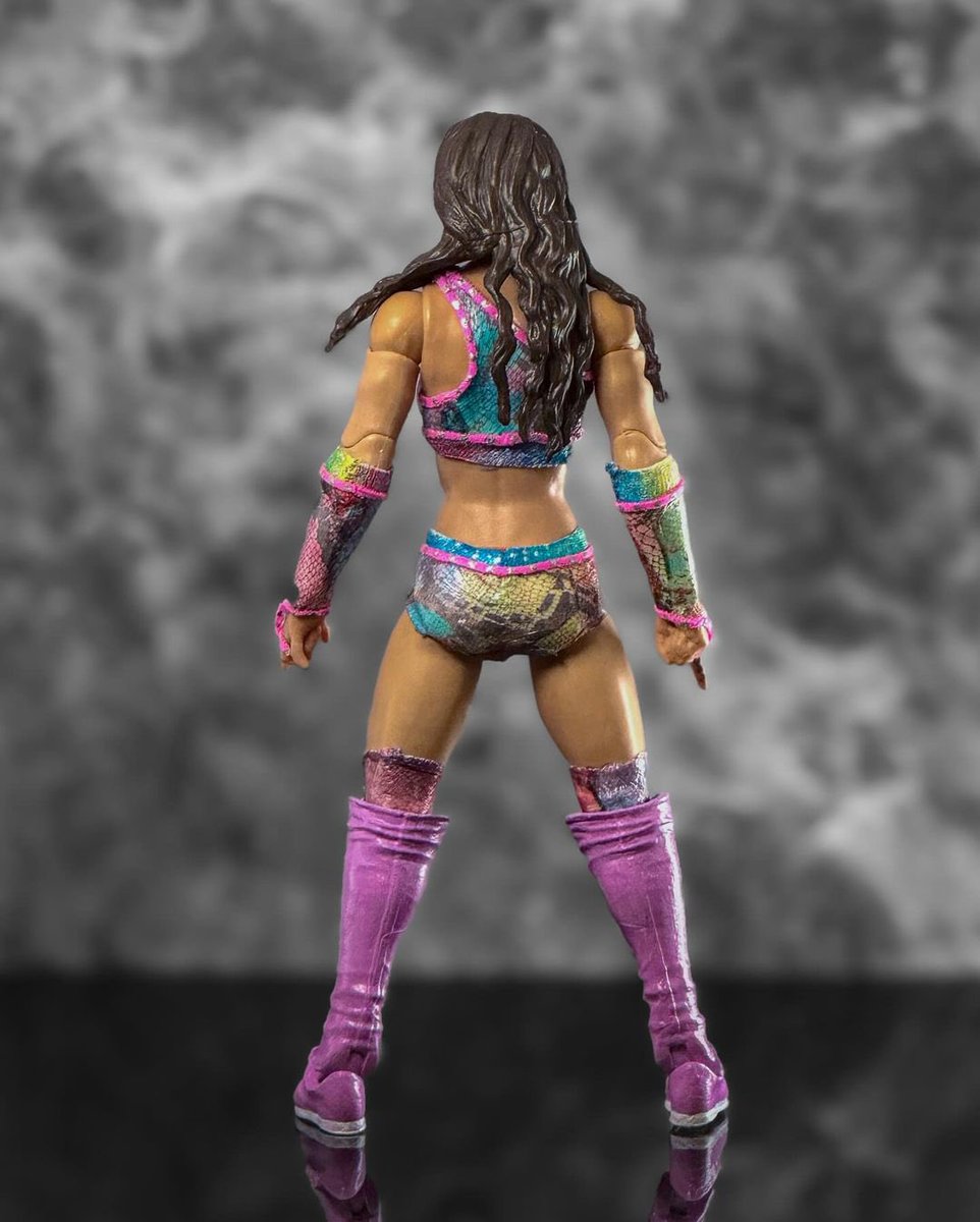 Let’s see your customs!

Here is <a href="/coltezcustoms/">Coltez Customs</a> with his take on <a href="/ImChelseaGreen/">CHELSEA GREEN</a>!

The paint details on the ring gear, makeup, and hair… The added tooling on the skirt.

Great job!

#ScratchThatFigureItch