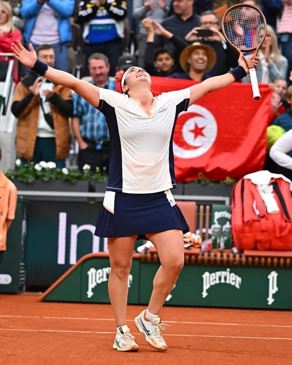 ElyesJarraya's tweet image. 📌البطلة التونسية أنس جابر تفوز على الدانماركية كلارا تاوسون وتمرّ إلى ربع نهائي رولان غاروس 🇹🇳🇹🇳🇹🇳

ألف مبروك أنس تونس 🇹🇳🇹🇳🇹🇳