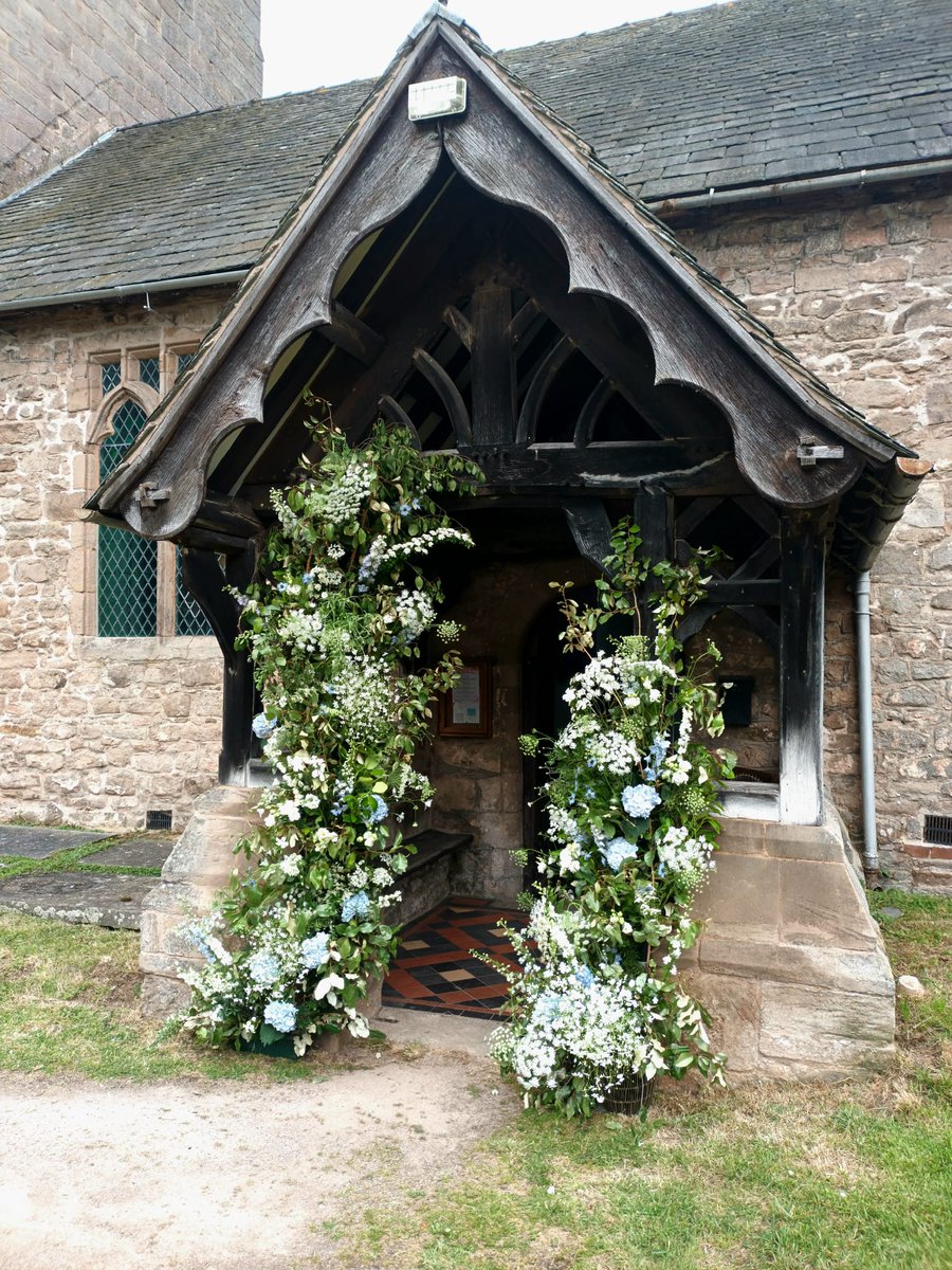 StringMinerva's tweet photo. Congratulations to Tilly and George. What a gorgeous wedding yesterday! #beautifulwedding #weddinginspiration #weddingday https://t.co/OFHxM8Ct25