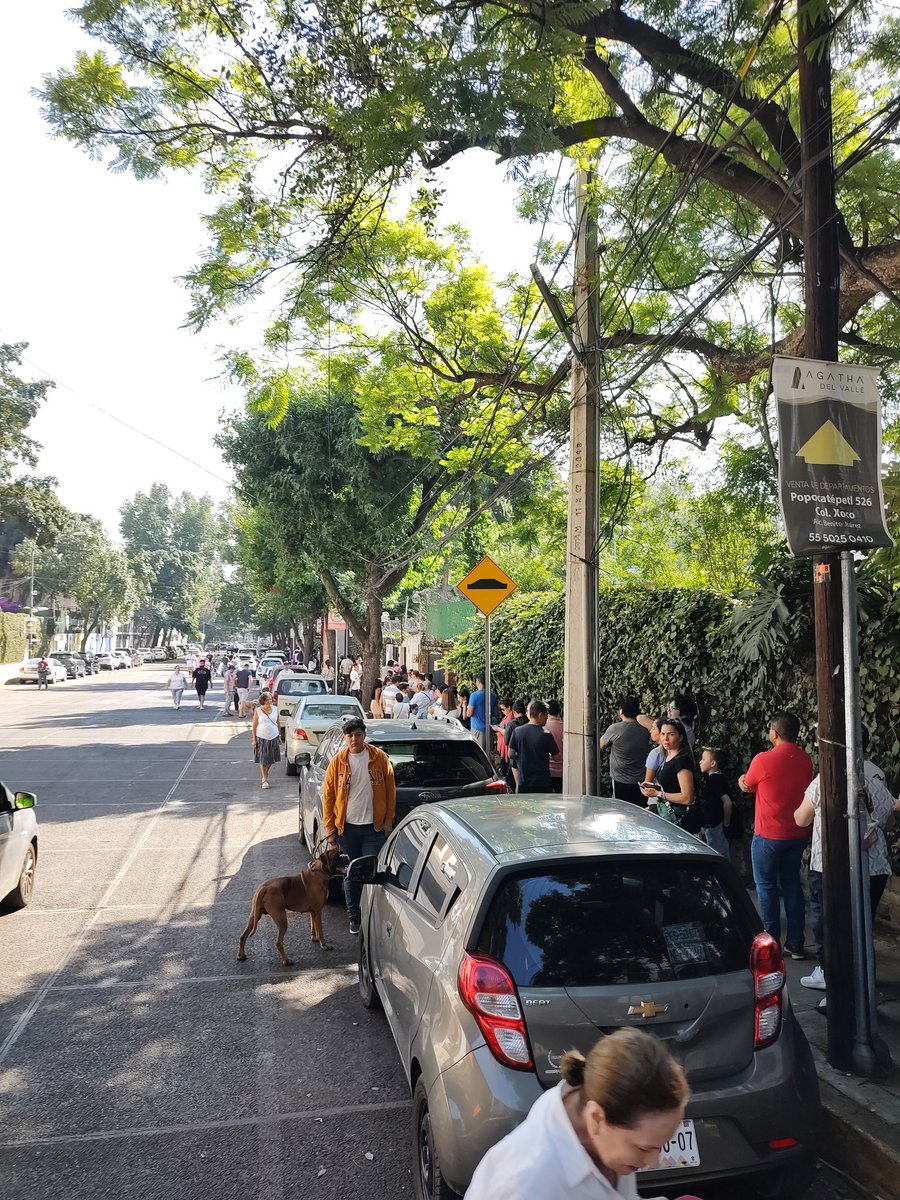 RicardoAlemanMx's tweet photo. Los 90 minutos que pasé en fila para votar, pregunté a muchos ciudadanos --que también estaban formados-, por quién votarían! 
Ninguno dijo @PartidoMorenaMx ! https://t.co/aLYLyljsGT
