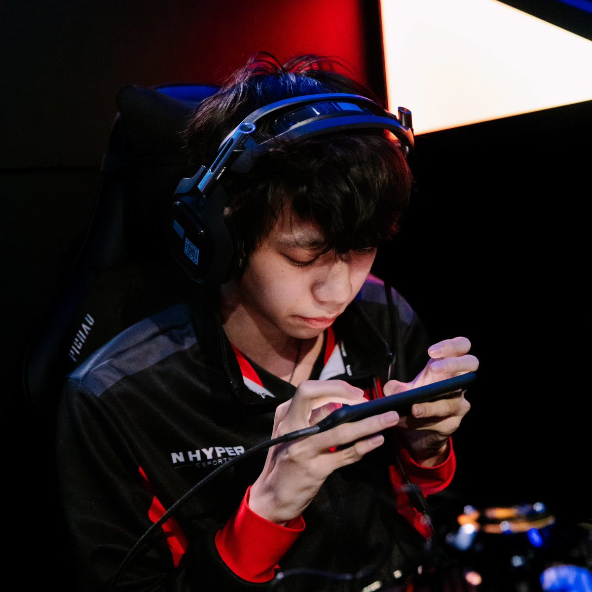 nhp_pubgm's tweet photo. Remember Day 2? 16 elims 1st match? 😼
✅️ Yes.
#PMSL2024 #pmsl2024americasspring #nhppubgm #RunItHyper #PMSLSTARS https://t.co/H6eyCyhyAA