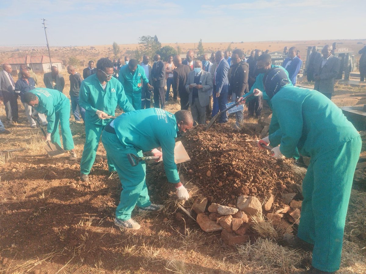 DiphiriSolution's tweet photo. #Funeral_Service
We serve communities across Limpopo &amp; Neighboring Provinces.

#We_Offer
✓Once-Off services 
✓Membership programs

#Our_Services
✓Grave digging and closure 
✓Building in Graves 
✓Cooking and Meal preparation 
✓Cleaning and waste management
✓Tombstone Repair https://t.co/PHUPBKdb6H