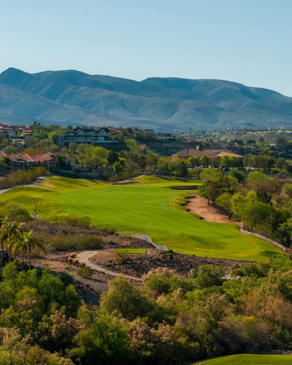 serketgolf's tweet photo. The gentle dogleg on Rio Secco's 15th captured beautifully by @carolina_pines_. How are you playing this par 4?
#riosecco #golfriosecco #dogleg #golf #lasvegas #lasvegasgolf #golf #par4 https://t.co/9xZtCwX89S