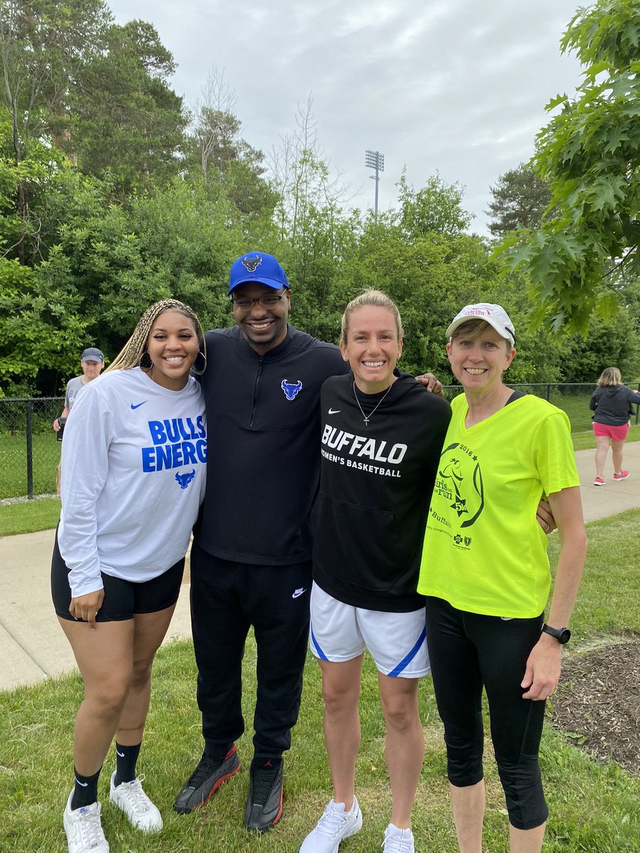 UB_XCTF's tweet photo. What a day! 2000+ at the @GOTRBuffalo 5k today who were inspired by @beckyburke11 @UBwomenshoops! ๐ค๐ https://t.co/vkEnqP9jn8