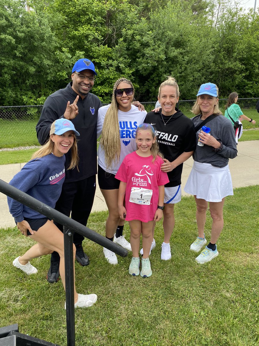 UB_XCTF's tweet photo. What a day! 2000+ at the @GOTRBuffalo 5k today who were inspired by @beckyburke11 @UBwomenshoops! ๐ค๐ https://t.co/vkEnqP9jn8