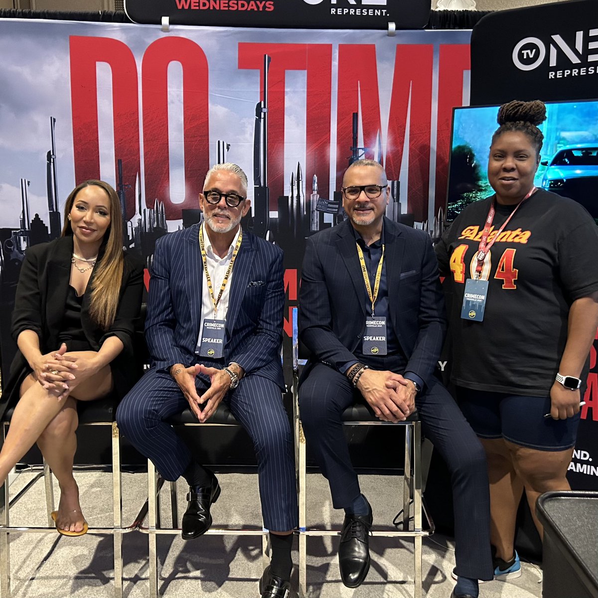 tvonetv's tweet image. These fans were all smiles with our #ATLHomicide detectives @DAVIDQUINN19 and @vincevelazquez and #FatalAttraction: Last Words host @marascampo! ❤️ #TVOneCrimeCon #CrimeCon