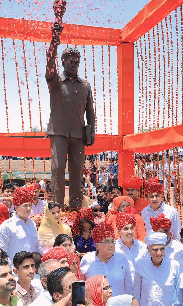 स्वर्गीय हरलाल जी किसान कौम के युग पुरुष को नमन।आप हमेशा अमर रहेंगे।
#युग_पुरुष_हरलाल_जाट