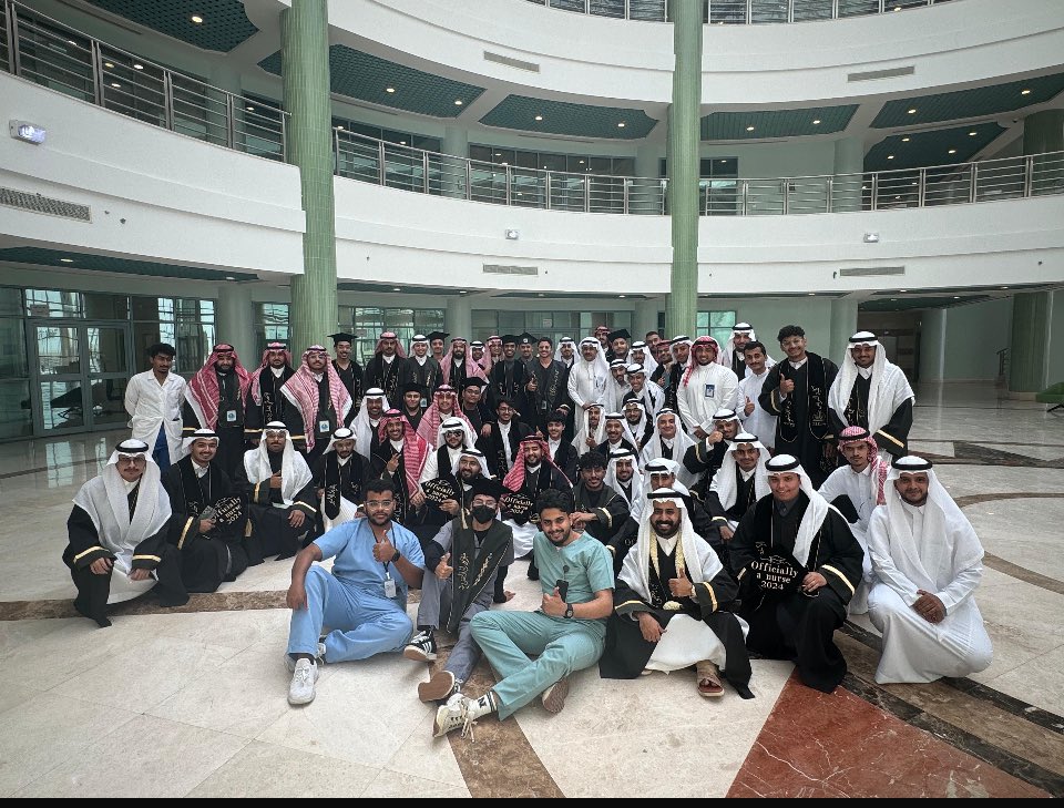 Zakaria_Mani7's tweet photo. مليار التبريكات طلابنا الكرام 👏🎉

سعدنا وتشرفنا بالاحتفاء بتخرجكم 

انتم المستقبل 

نراهن عليكم كثيراً 

نفع الله بكم البلاد والعباد https://t.co/UsTrqpx4Kv