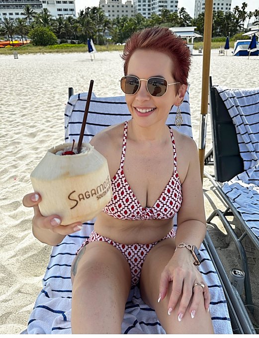 Less than a week till I&rsquo;m drinking fancy cocktails by the pool with my HOT bestie @NatalliyaNova! 🍹Can&rsquo;t<a href="/tag/rockthevote"class="tags"><span>#rockthevote</span></a><a href="/tag/xbizmiami"class="tags"><span>#xbizmiami</span></a>