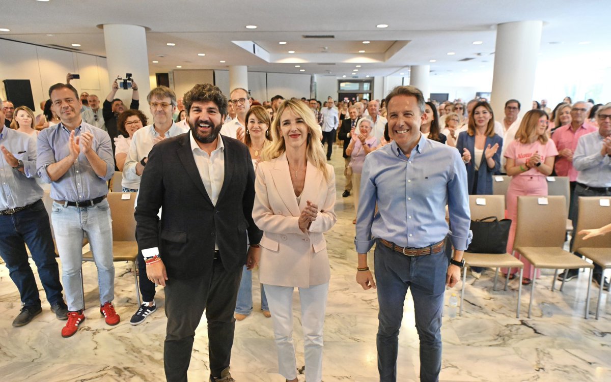 Como es incapaz de gobernar por adhesión, Sánchez intenta gobernar por odio. Su objetivo es extranjerizar a la derecha, eliminarla del tablero a golpe de una demonización implacable. 

Pero fracasará.

No estamos en 1936, sino en 2024. 
Desde 1978, en España no hay dos bandos,