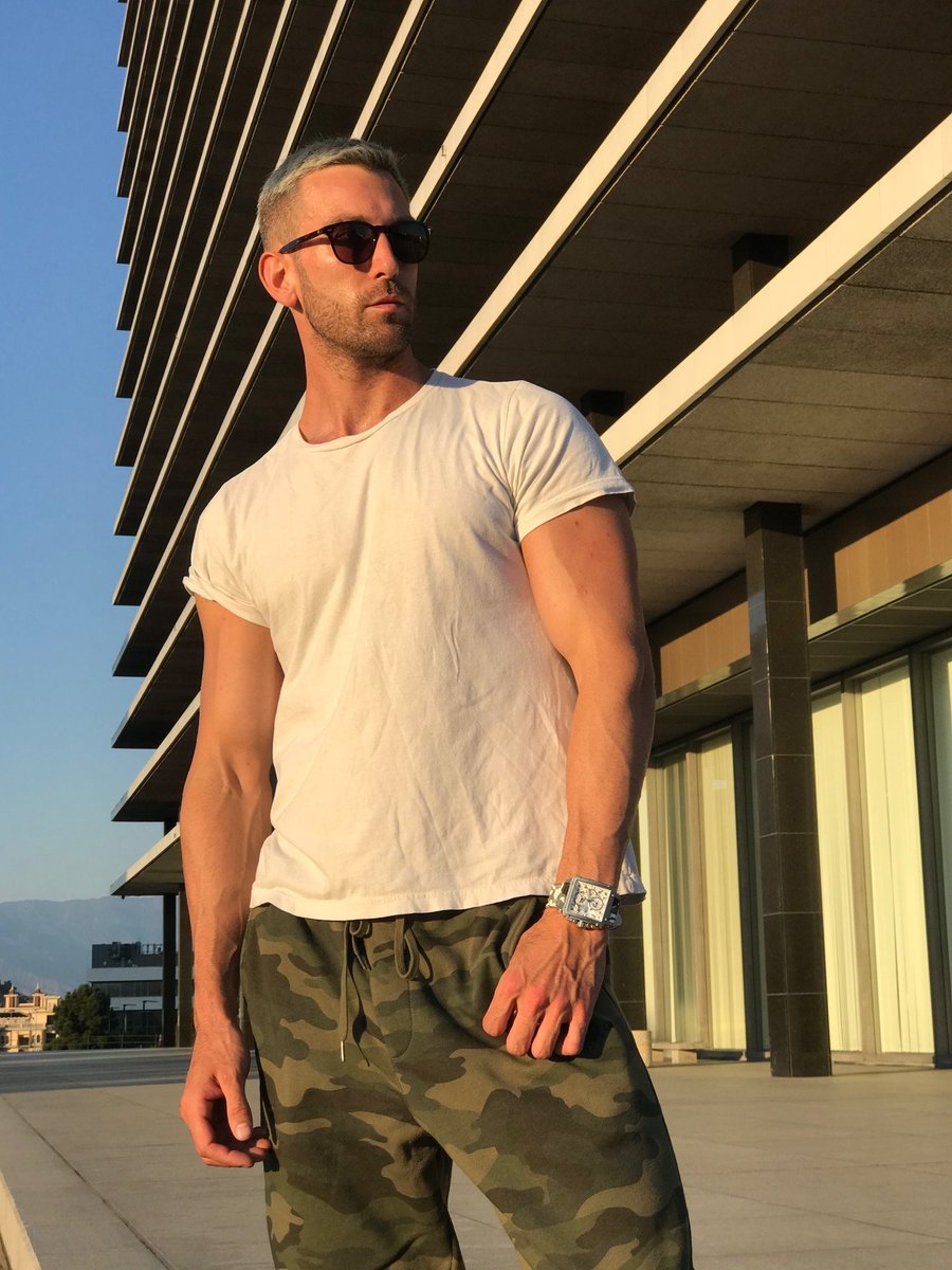 evnwatches's tweet photo. Be legendary, live with intention. Designed for those who strive for greatness, its intricate detailing and reliable chronograph functionality empower you to seize every moment with confidence. 🌟🎯 Shop at https://t.co/IJi3tfXaNi #EVNWatches #Wristwatch #Watchoftheday https://t.co/ce8YrvZk1Q