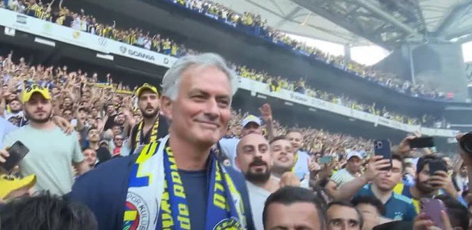 Hoş geldin #josemourinho hocam, 

“Sizin hayalleriniz, artık benim hayallerim” dedin. 

“Bu forma artık benim derime işleyecek” dedin.

Bügünden itibaren, seni ite çakala karşı savunmak da tüm <a href="/Fenerbahce/">Fenerbahçe SK</a> taraftarının boynunun borcudur.