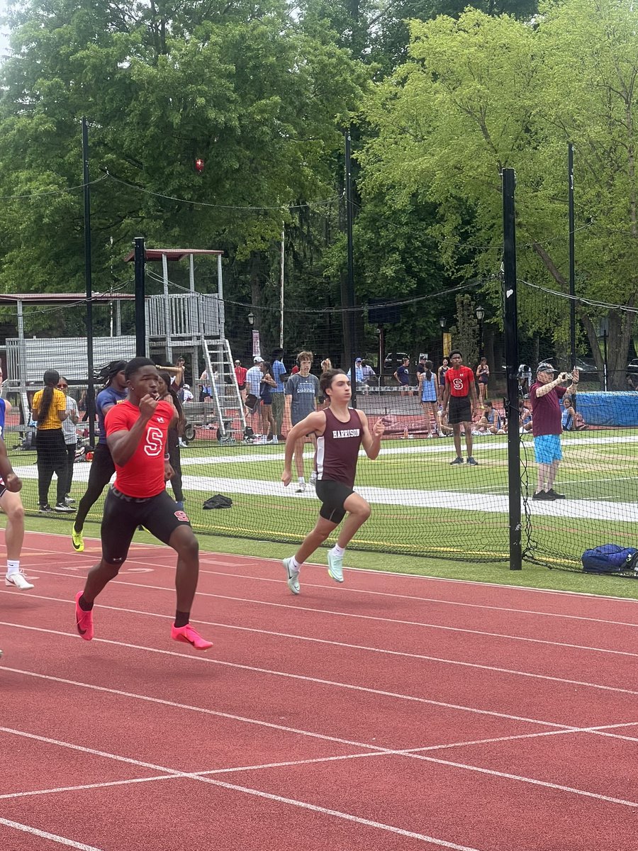 Stepinac 4x1 finishes 3rd at Eastern States &amp; qualifies for nationals . Congrats Zaire Spellman 
Josh Genwright 
Oliver Arius 
Davy Davitt