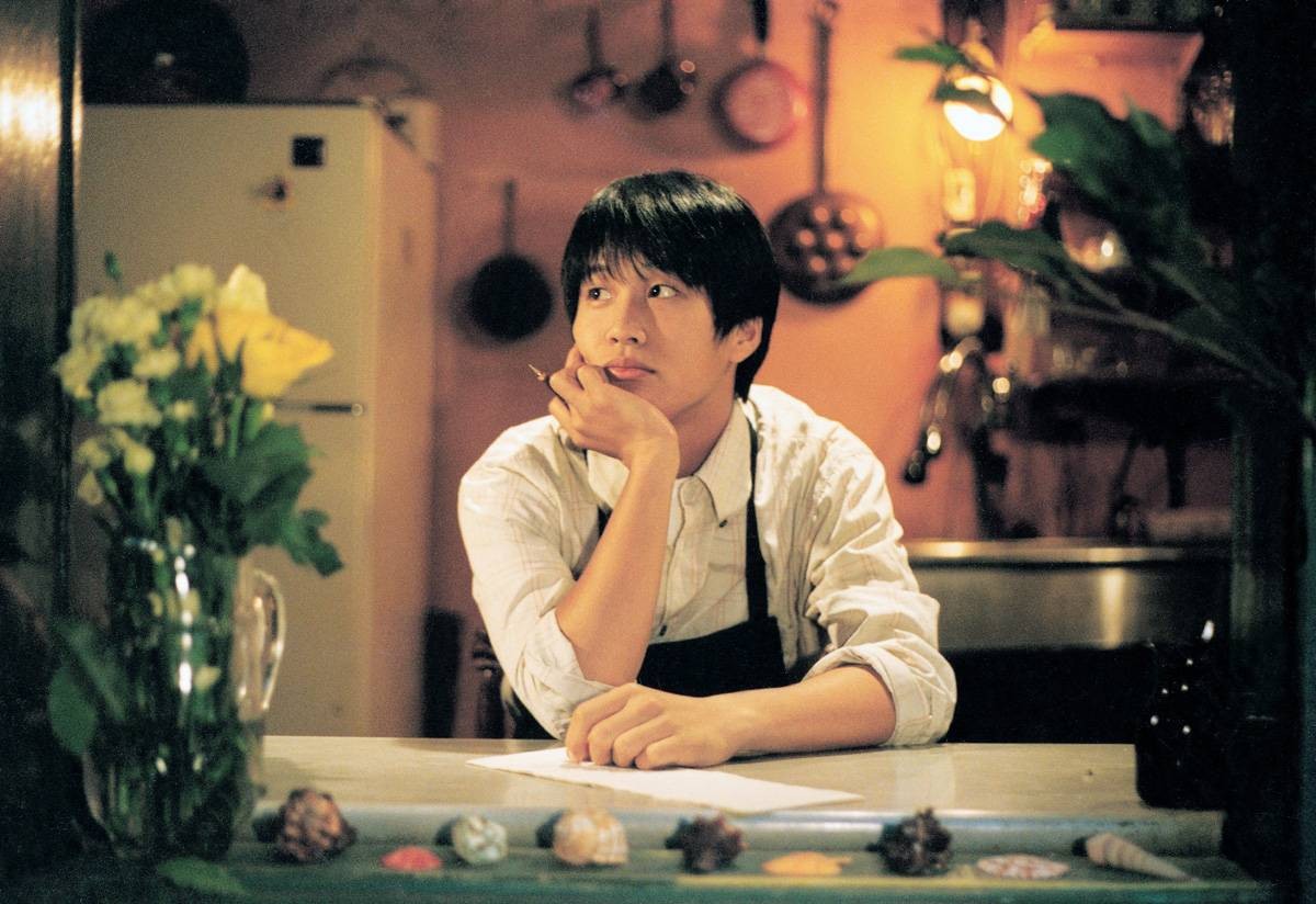 연애소설 옛날 영화가 좋다... 아날로그가 좋아.. 화질 안좋고 노이즈 있는 게 좋음 영상미가 너무 예쁨 배우들이 이뻐서 그런 거겠지만 살짝 지엘미...