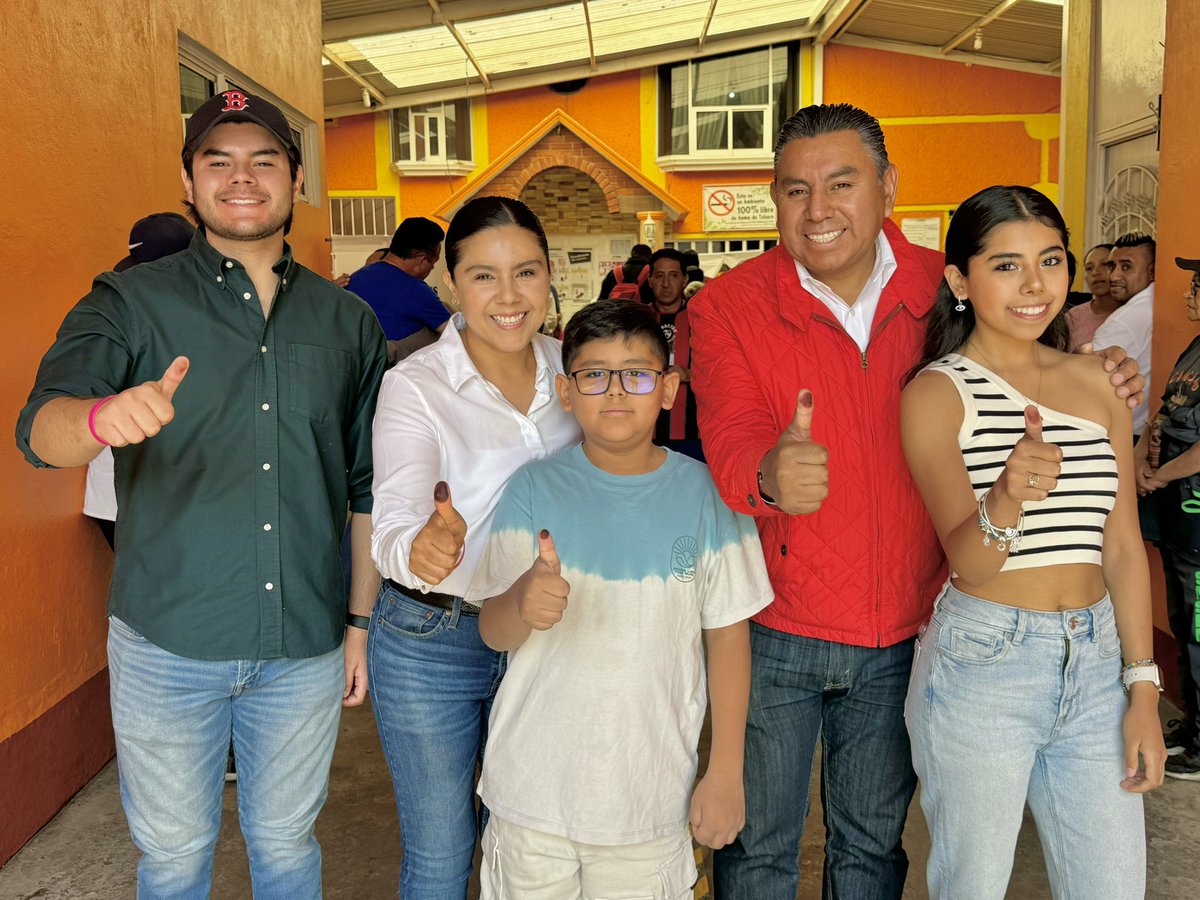 Hoy los mexicanos, mexiquenses y toluqueños definimos nuestro futuro, hagámoslo con libertad y valentía, aseguró Braulio Álvarez, candidato a diputado local por el Dtto2 #Toluca, al emitir su voto y aprovechó para invitar a las y los mexiquenses a ejercer su derecho democrático.