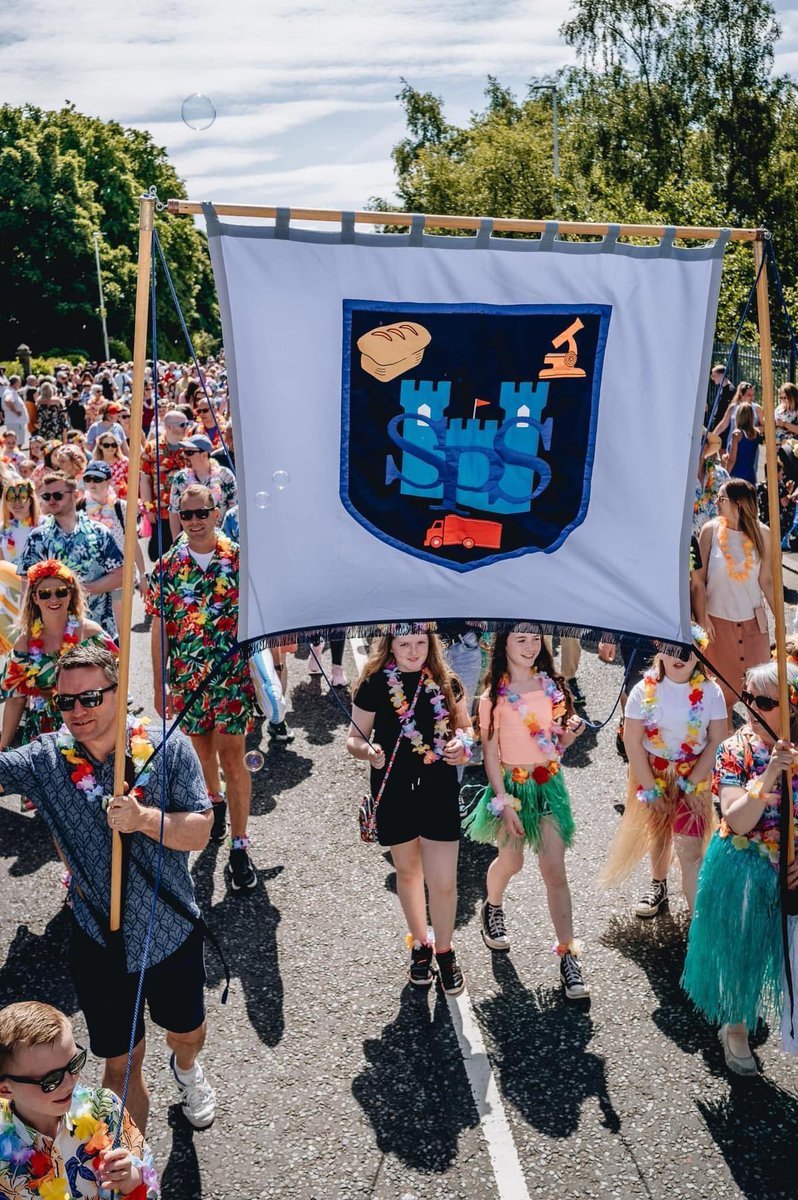 nicolaferris7's tweet photo. A massive thank you and well done to our Simpson PS Bathgate Procession Club. The float was amazing! I was delighted to see such a wonderful turn out of Simpson families walking with us๐ฅฐ #bathgateprocession #makingmemories https://t.co/WdUQOYyVFo