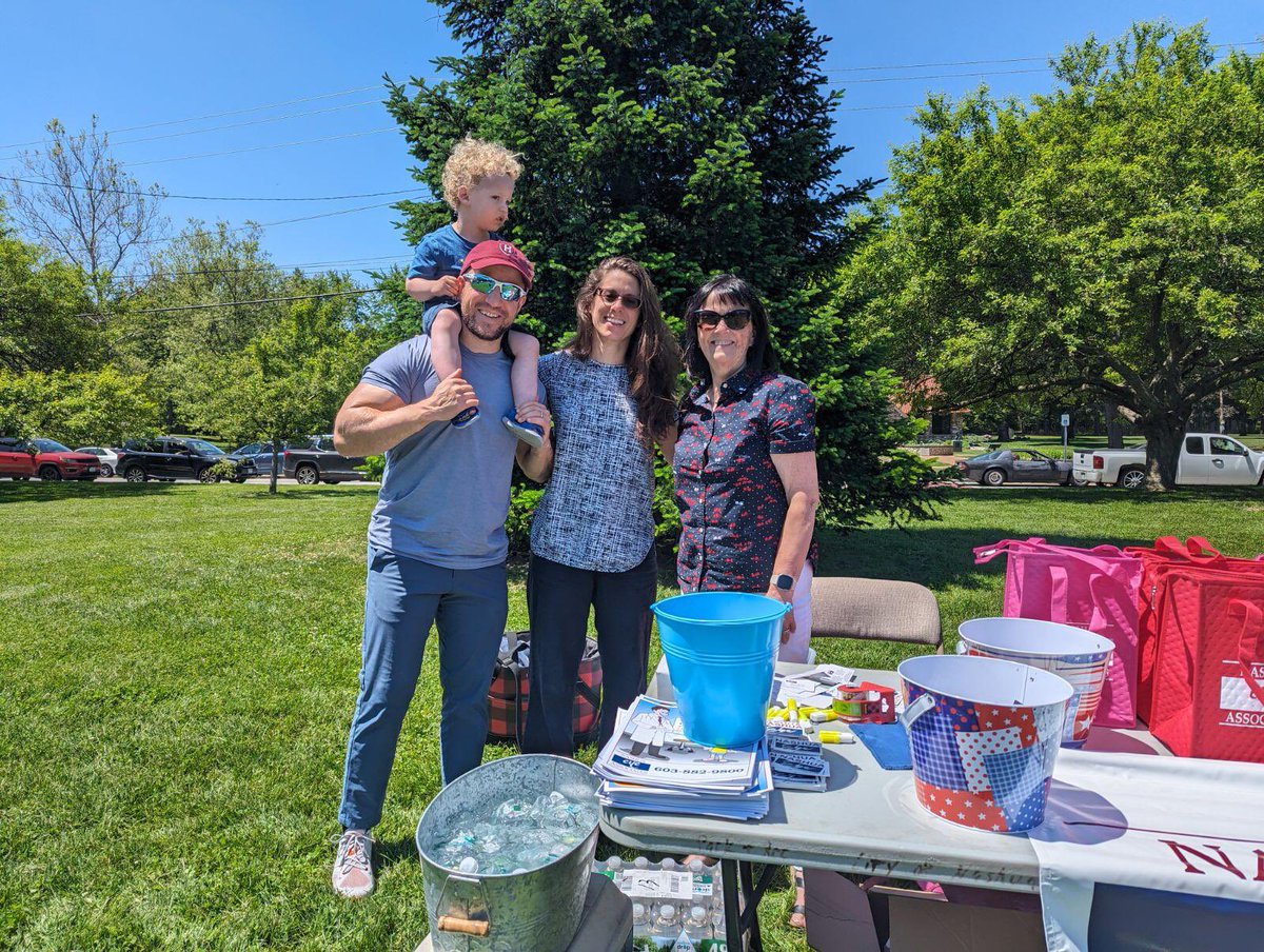 NashuaEye's tweet photo. Beautiful day at Greeley Park for the SummerFun Opening Day by @CityofNashuaNH !
@NashuaEye connected with the community by giving out plenty of goodies!! https://t.co/JDkrMUtF14