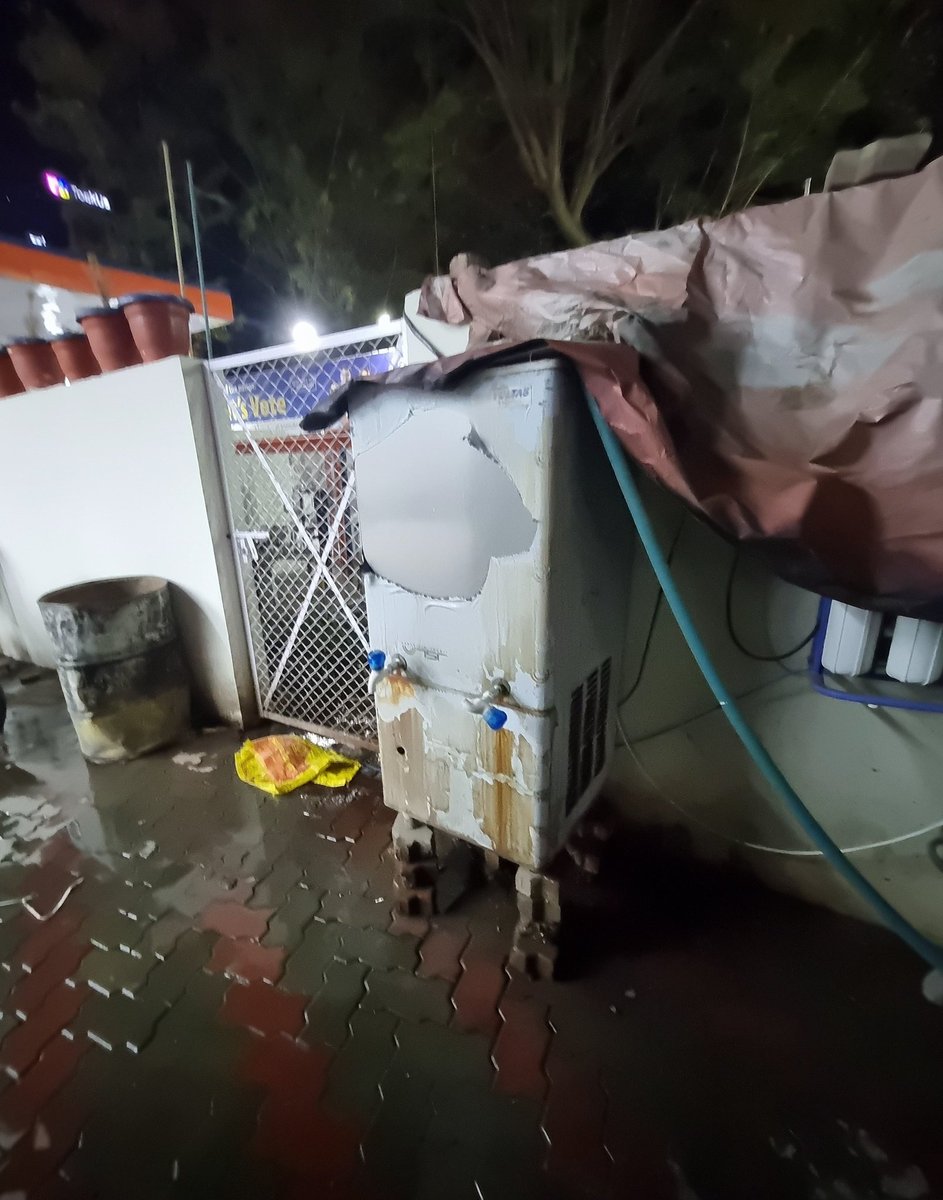 imnitishpatil's tweet photo. @IndianOilcl @IndianOilCorp The drinking water cooler at Malviya Filling Station, MR 10 crossing ring road, DDU Nagar, Indore 452010 is in a deplorable state. It's unhygienic &amp; poses a health risk. Please address this urgently! #CustomerService #healthandsafety @IndoreCollector https://t.co/dsIBQNksuA