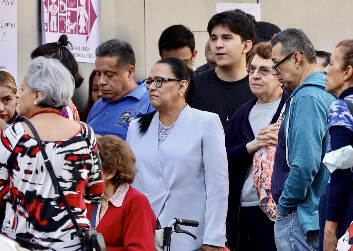 rosaicela_'s tweet photo. Este domingo acudí a ejercer mi derecho al voto y contribuir a la democracia de nuestro país. México está en paz y tranquilidad, existen las condiciones para que la ciudadanía participe de manera libre y secreta. 🗳️ 🇲🇽 https://t.co/Hiekh9XXVJ
