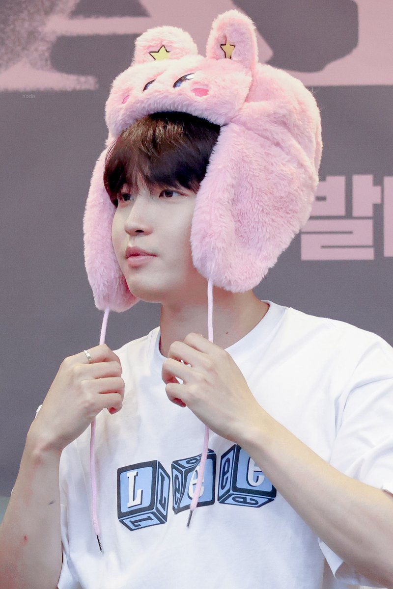 kj_hodo's tweet photo. 240601 뮤앤드
.·˖*·⑅♡
#김재환 #KIMJAEHWAN https://t.co/fY2gfklRNh