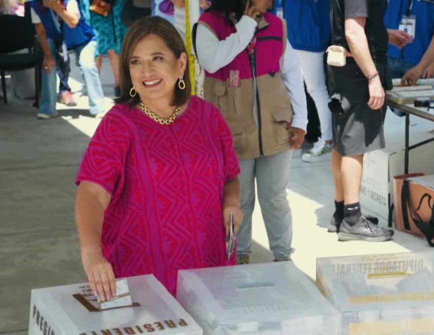 ¡Una foto para la historia! 

¡Nuestra futura presidenta <a href="/XochitlGalvez/">Xóchitl Gálvez Ruiz</a> emite su VOTO con esa gran sonrisa de la victoria que le espera! 

Gracias querida #XochitlGálvezPresidenta24 por todo lo que te has rifado por nuestro querido México. 

¡Hoy ganamos TODOS!