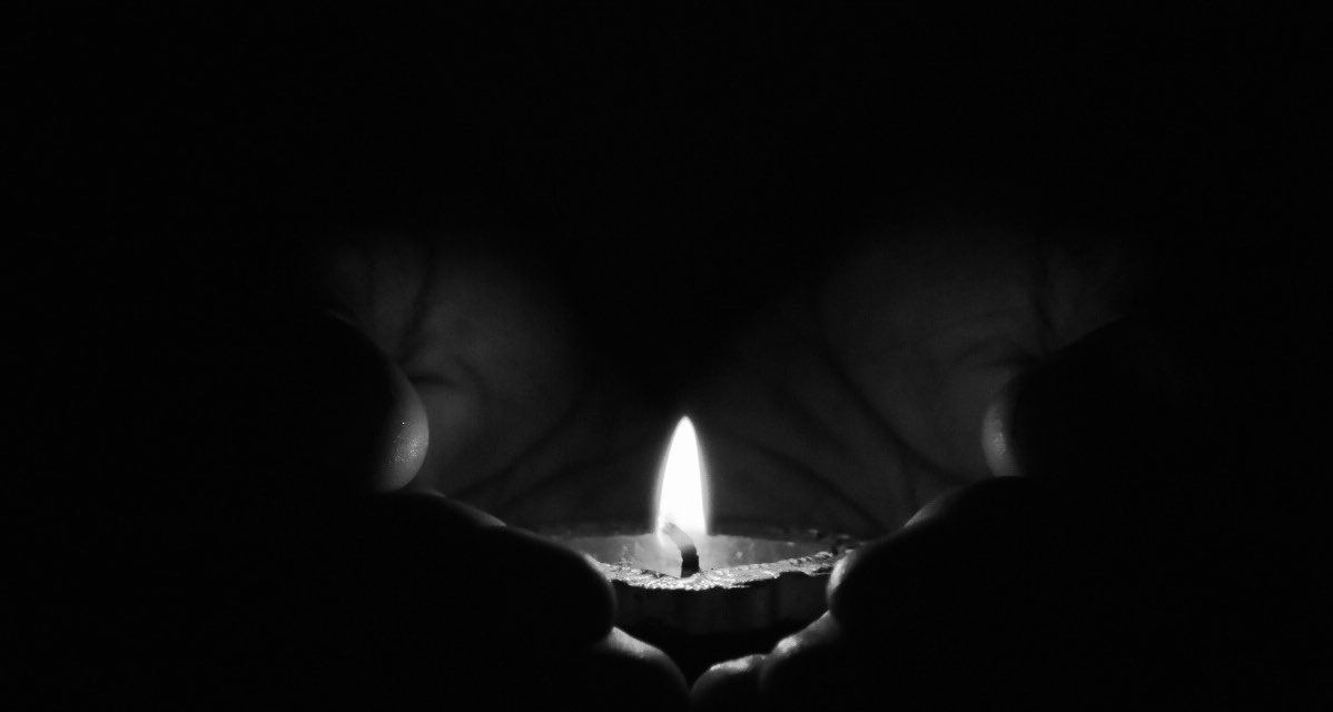 #DPolGHH #Mannheim #Polizei 
Im stillen Gedenken an unseren im Dienst getöteten Kollegen.  #einervonuns