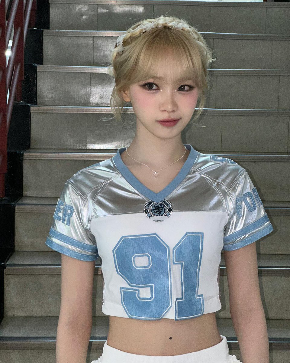 hourly chaewon ☆ tweet media