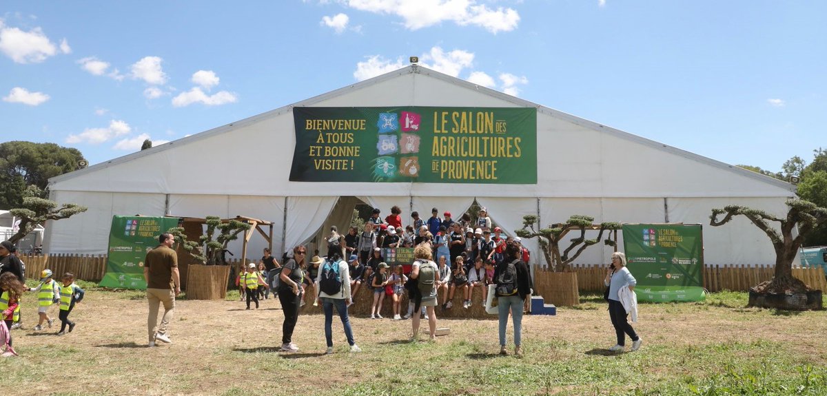 👨‍🌾Salon des Agricultures de Provence 2024 : un nouveau record de fréquentation ! 👨‍👩‍👧‍👧 🐄 Le Salon des Agricultures de Provence, le plus grand marché provençal de France, a attiré plus de 77 000 visiteurs du 31 mai au 2 juin ! ✨ 🗨️ 'Ce sont autant de citoyens, de tous les âges,