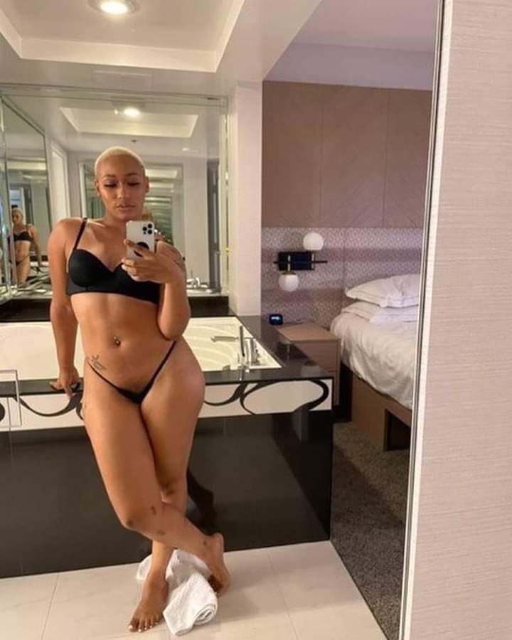 CakeCookies01's tweet photo. Curvy Goddess ThickAssDaphne 🇺🇸 | Gorgeous Fashion Curvy Model - ASMR Goddess Show Lifestyle Trends
https://t.co/iuoqbydW0M https://t.co/2eev7xoZ43