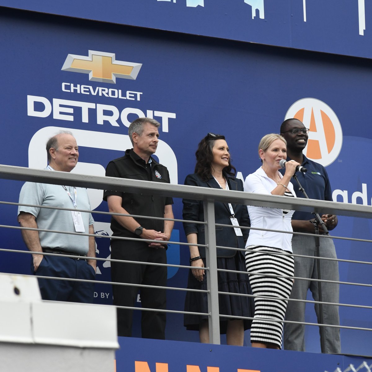 LearCorporation's tweet photo. The race is on! 🏎️🚦 Thanks to Noelle Valente, VP of Corporate HR, for revving up the crowd with opening remarks at this year’s @DetroitGP alongside @GovWhitmer, @MayorMikeDuggan, and @ltgovgilchrist. We're all in for a spectacular day! #LearRevsUp #WeDriveDetroit https://t.co/sWXb2XejbC