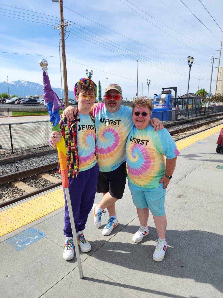MrsBrowniscool's tweet photo. Walking in the Pride Parade this morning!🏳️🌈🏳️⚧️🏳️🌈🏳️⚧️ #ufirst #pride https://t.co/Zxka0mwdvY