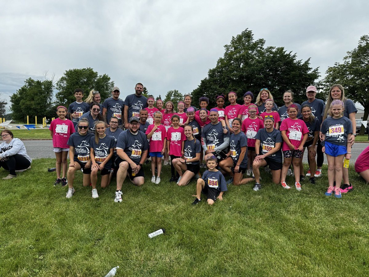 morriscrcs's tweet photo. Today Girls on the Run traveled to Buffalo for the end of season 5k🏃🏻‍♀️So proud of all the girls &amp; their running buddies! #mycrcs @MelissaFeu74299 @megretchless @jtompkins120 https://t.co/B5RWK1iBEo