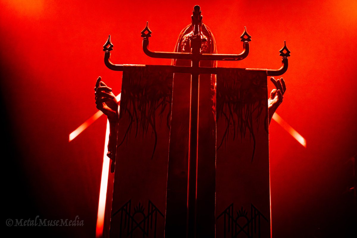 metalmusemedia's tweet photo. Happy Sunday. Here’s a picture of our Lord and Savior Vessel spreading the gospel of Sleep to his worshipers. https://t.co/IRqTaIR2ka