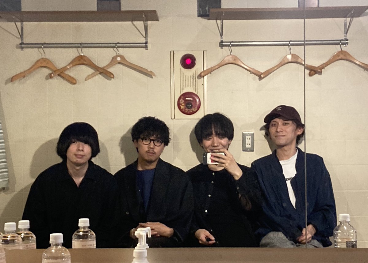kiichimochizuki's tweet photo. [Credit]
Music by @kiichimochizuki 
Guitar @akiyop0912 
Bass @ryuhei_konno 
Drums @Naokidrums 
PA @I_Koumuten 

Video @CHAMmicrophone 
Still @vinyloureed 
Lightning @shibuya_nest 
Thx @shibata_shogo @mio_0829 https://t.co/GQXnWYhS6V