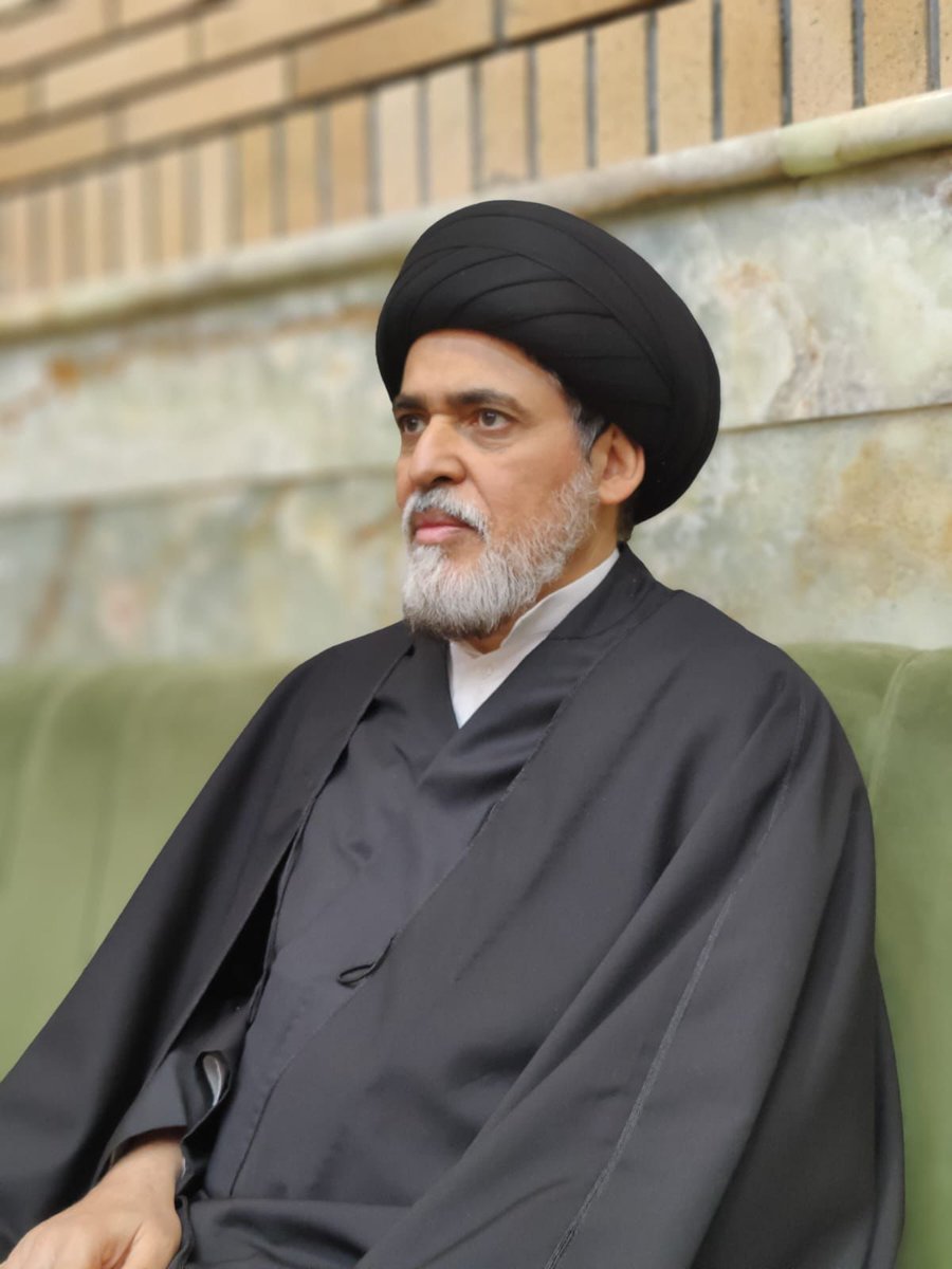 الشرفاء رحبوا بالسيد منير الخباز
أما الساقطين فقد رحبوا بالسفير السعودي
وهذه الحالة لخصها الفلاسفة بعبارة متواضعة 
شبيه الشيء منجذب اليه