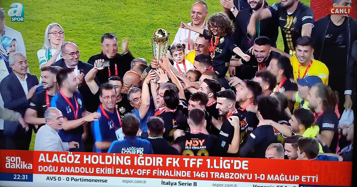 seylan_omer's tweet photo. @AlagozHolding 💚 TEBRİKLER ŞAMPİYON 🤍 https://t.co/0hq3IINXKa
