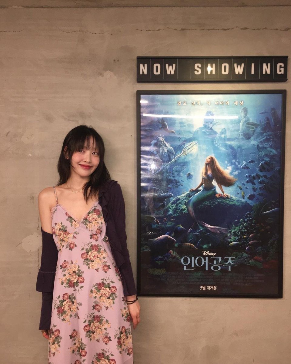 yveryhour's tweet photo. when yves went to see the little mermaid 🧜‍♀️ https://t.co/lExh9Lzq7H