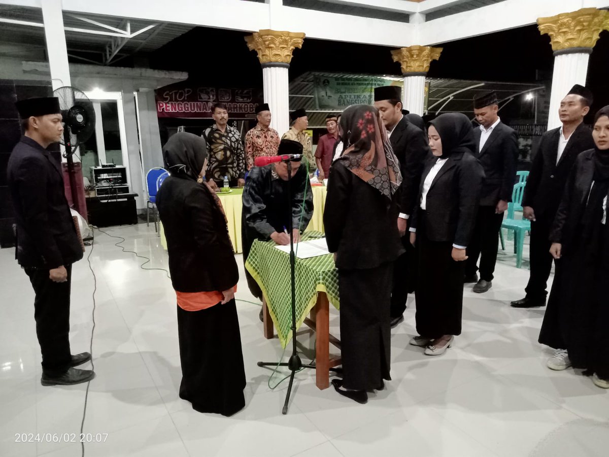 Panwasplandaan's tweet photo. Pelantikan Dan Pengambilan Sumpah/Janji Pengawas Kelurahan/Desa Se- Kecamatan Plandaan Pada Pemilihan Serentak Tahun 2024.
02 Juni 2024.

#Bawaslu
#BawasluJatim
#BawasluJombang
#Panwaslu
#AwasiCegahTindak
#BawasluMengawasi
#AyoAwasiBersama
#PemiluPemilihan2024 https://t.co/wihkT2OaMO