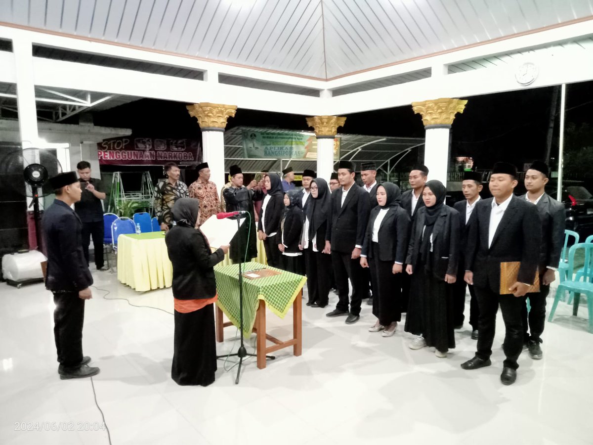 Panwasplandaan's tweet photo. Pelantikan Dan Pengambilan Sumpah/Janji Pengawas Kelurahan/Desa Se- Kecamatan Plandaan Pada Pemilihan Serentak Tahun 2024.
02 Juni 2024.

#Bawaslu
#BawasluJatim
#BawasluJombang
#Panwaslu
#AwasiCegahTindak
#BawasluMengawasi
#AyoAwasiBersama
#PemiluPemilihan2024 https://t.co/wihkT2OaMO