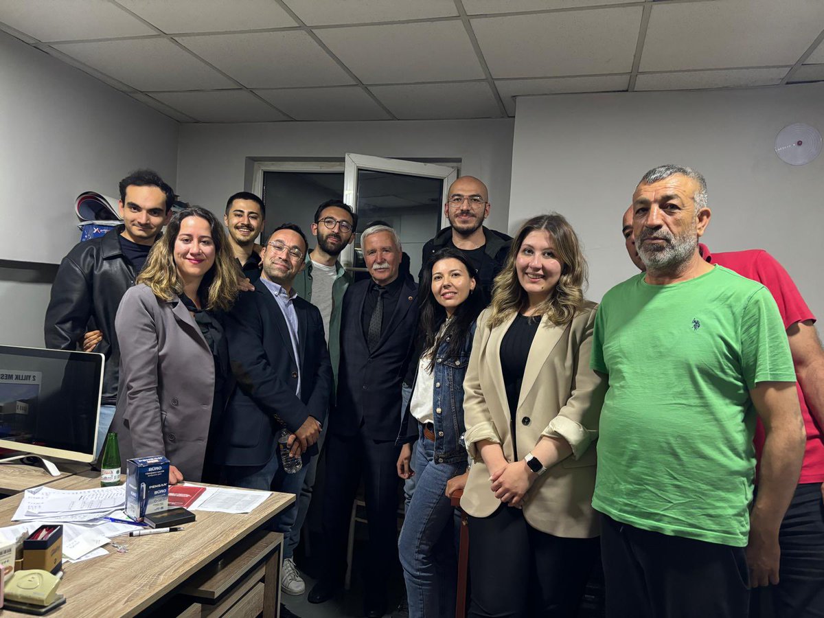chpyenigenc's tweet photo. PINARBAŞINDA ZAFER YENİDEN BİZİM! Y.mahalle Gençlik K. Hukuk Kom. Çankaya İlçe B. Hukuk Kom. beraber sandık güvenliği için desteğe gittiğimiz Pınarbaşından zaferle dönüyoruz. B.Bşk. Deniz Yağan’a,Pınarbaşı İ. Başkanlığımıza ve Pınarbaşı Gençlik K. tebrik eder, başarılar dileriz. https://t.co/aKcuaOoSob