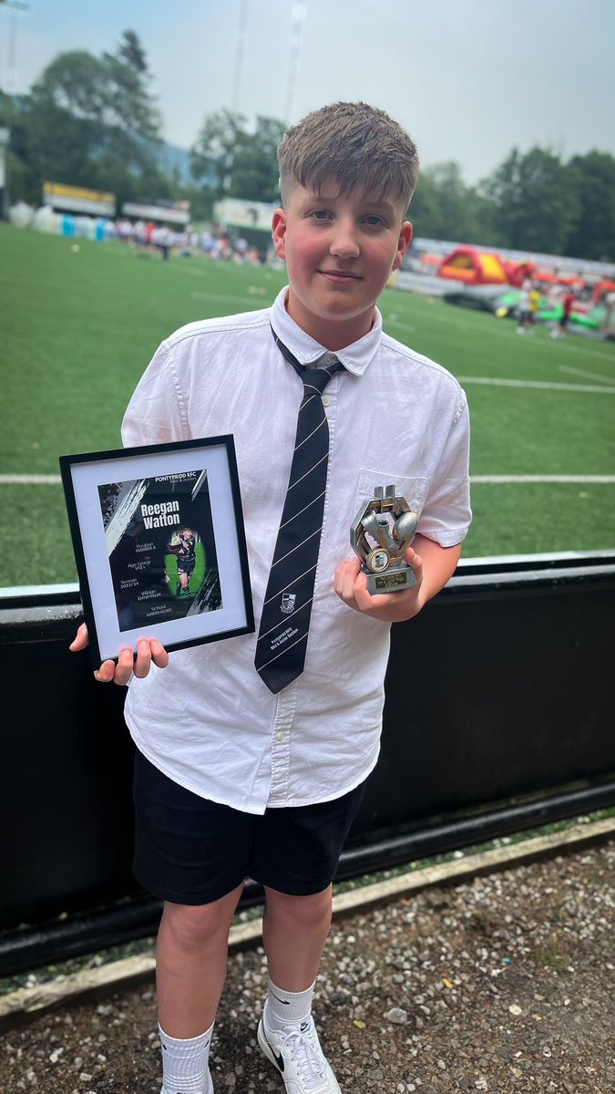 CarlyMorgan_'s tweet photo. Fabulous day for Presentation yesterday!
U12’s season done, bring on U13’s 🖤🤍
Big thank you to @PontypriddR for organising a fantastic day for everyone and a big thank you to @Kparker1991, the boys were chuffed to receive their trophies from their club captain! #ole https://t.co/Su6sybju6K